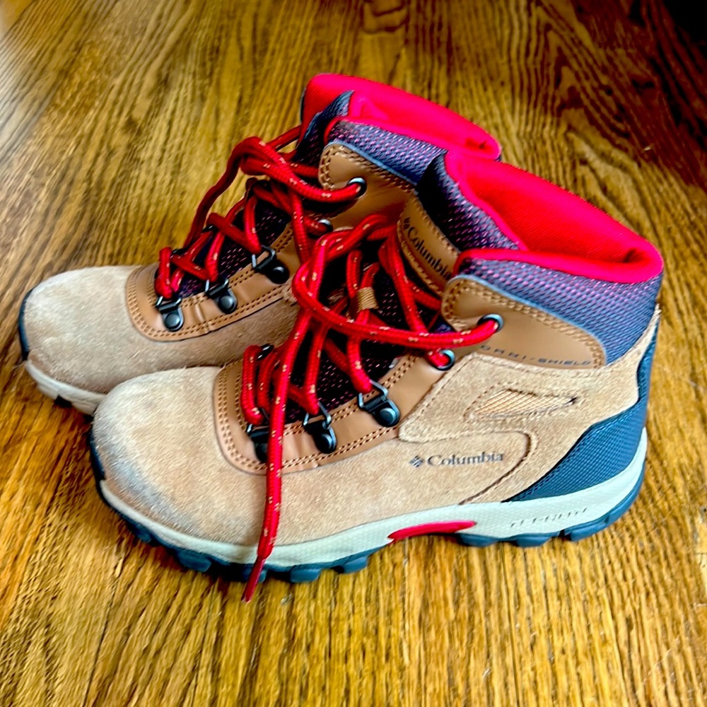 Columbia Kids Hiking Boots size 2